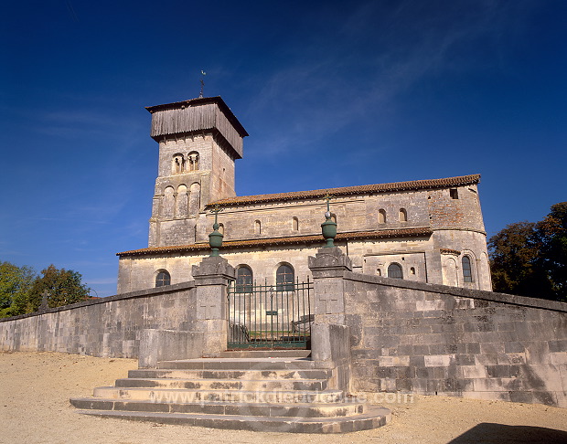 Dugny-sur-Meuse, Meuse - Eglise fortifiee - 18275