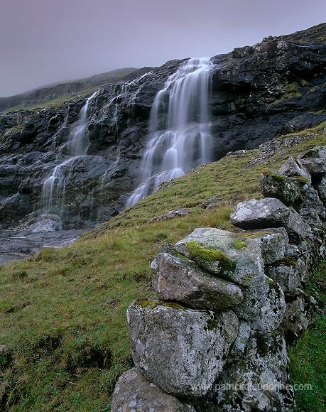 Waterfall, Saksun, Faroe islands - Cascade a Saksun, iles Feroe - FER005