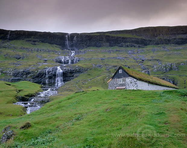 Old farm, Saksun, Streymoy, Faroe islands - Ferme traditionnelle, iles Feroe - FER008