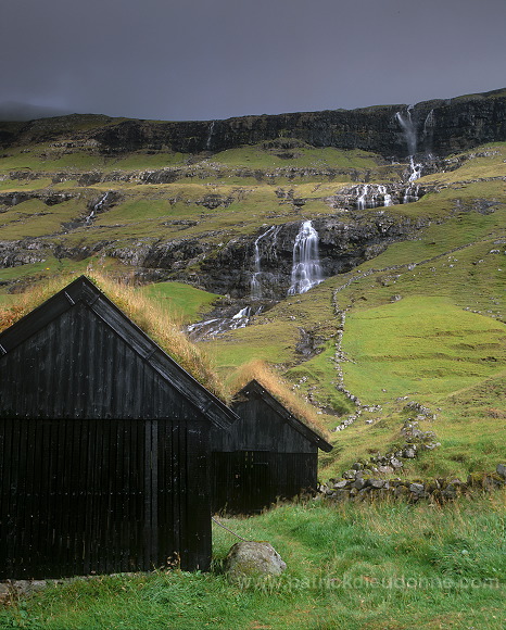 Old farm, Saksun, Streymoy, Faroe islands - Ferme traditionnelle, iles Feroe - FER019