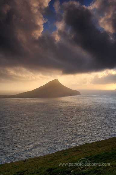 Koltur from Streymoy, Faroe islands - Ile de Koltur, iles Feroe - FER101