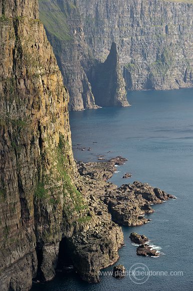 West coast of Sandoy, Faroe islands - Sandoy, iles Feroe - FER407