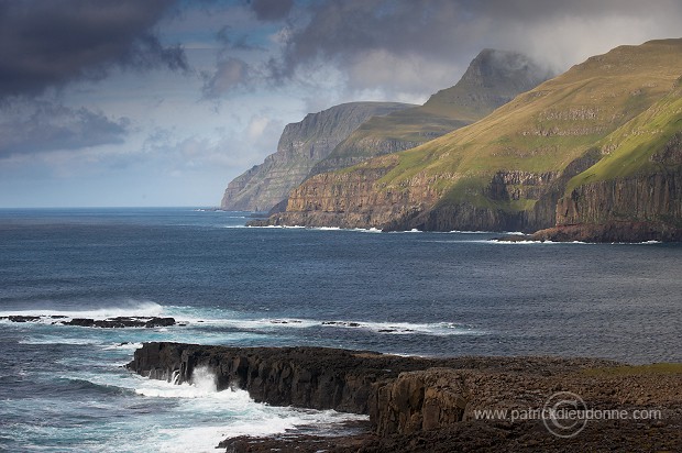 Coastal cliffs, Suduroy, Faroe islands - Falaises, Suduroy, Iles Feroe - FER538
