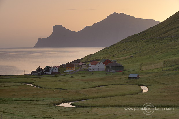 Elduvik and Kalsoy, Faroe islands - Elduvik et Kalsoy, iles Feroe - FER723