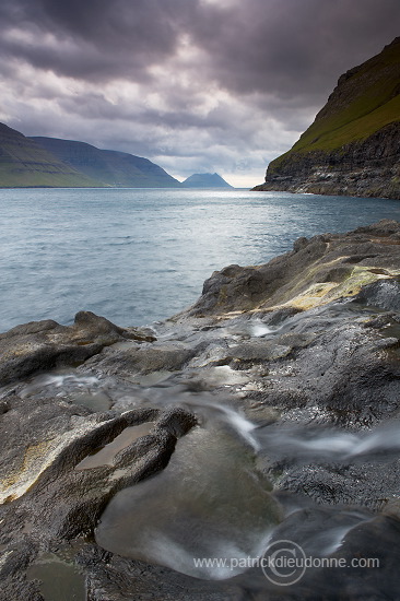 Kalsoyarfjordur, Kalsoy, Faroe islands - Kalsoyarfjordur, iles Feroe - FER767