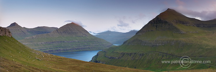 Hills, Eysturoy, Faroe Islands - Montagnes, iles Feroe - FER974