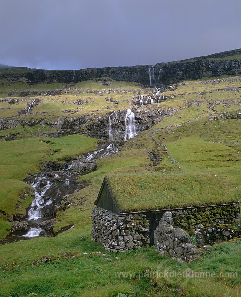 Old farm, Saksun, Streymoy, Faroe islands - Ferme traditionnelle, iles Feroe - FER020