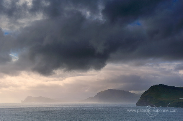 Vagar from Streymoy, Faroe islands - Vagar depuis Streymoy, iles Feroe - FER086