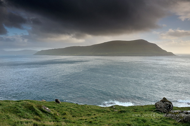 Hestur from Streymoy, Faroe islands - Ile de Hestur, iles Feroe -FER097