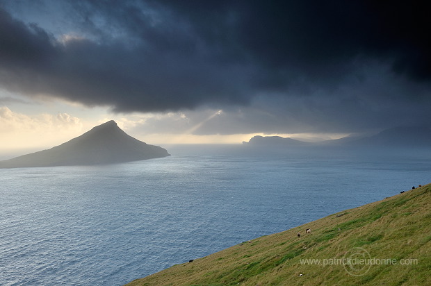 Koltur from Streymoy, Faroe islands - Ile de Koltur, iles Feroe - FER100