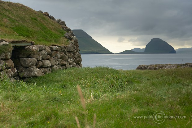 Fisherman hut, Faroe islands - Hutte de pecheur, Iles Feroe - FER468