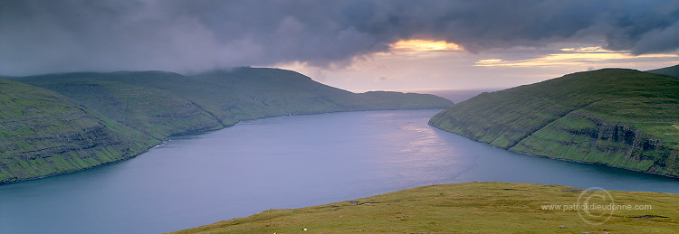 Vestmannasund at sunset, Faroe islands - Detroit de Vestmannasund, iles Feroe - FER062