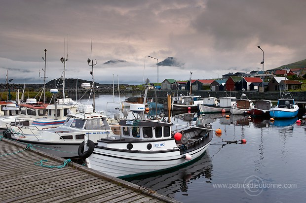 Leirvik harbour, Eysturoy, Faroe islands - Port de Leirvik, iles Feroe - FER138