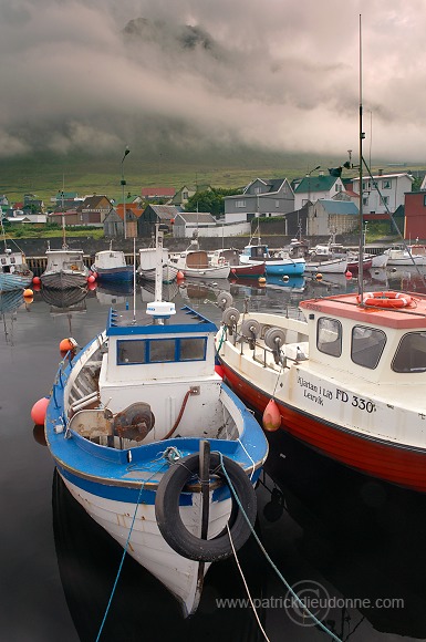 Leirvik harbour, Eysturoy, Faroe islands - Port de Leirvik, iles Feroe - FER131