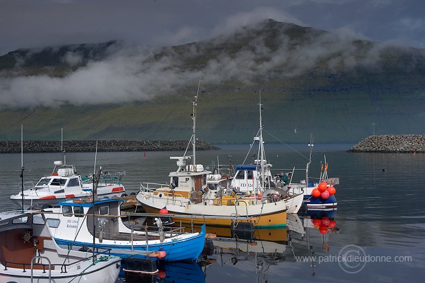 Leirvik harbour, Eysturoy, Faroe islands - Port de Leirvik, iles Feroe - FER137