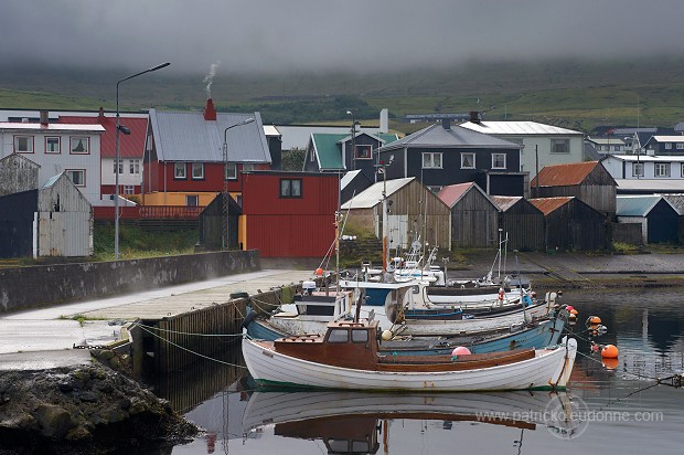 Leirvik harbour, Eysturoy, Faroe islands - Port de Leirvik, iles Feroe - FER140
