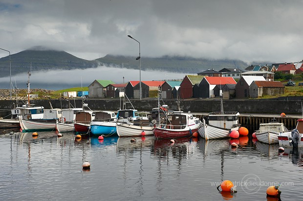 Leirvik harbour, Eysturoy, Faroe islands - Port de Leirvik, iles Feroe - FER146