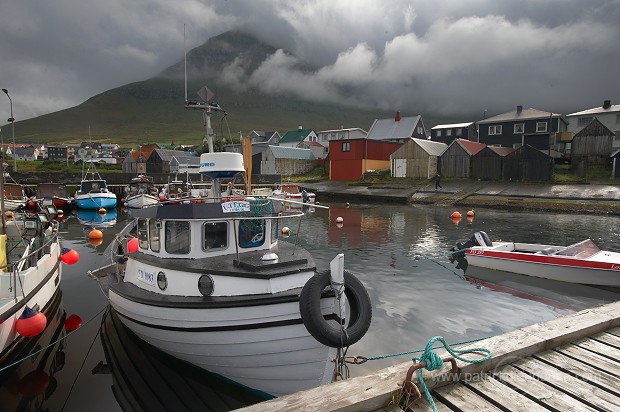 Leirvik harbour, Eysturoy, Faroe islands - Port de Leirvik, iles Feroe - FER149