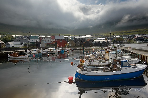 Leirvik harbour, Eysturoy, Faroe islands - Port de Leirvik, iles Feroe - FER151