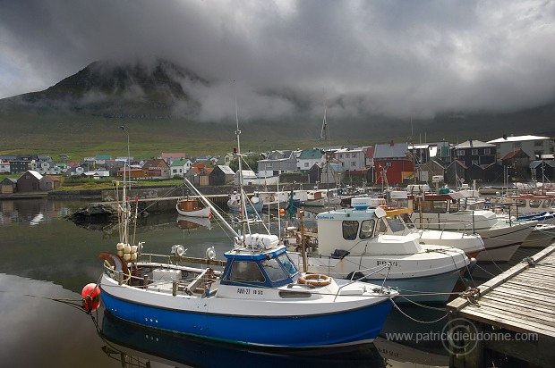 Leirvik harbour, Eysturoy, Faroe islands - Port de Leirvik, iles Feroe - FER152