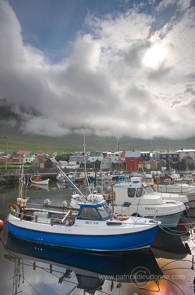 Leirvik harbour, Eysturoy, Faroe islands - Port de Leirvik, iles Feroe - FER154