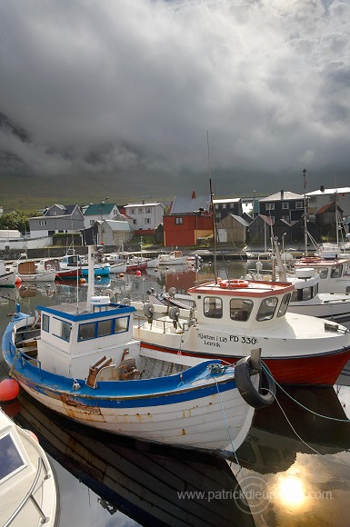 Leirvik harbour, Eysturoy, Faroe islands - Port de Leirvik, iles Feroe - FER156