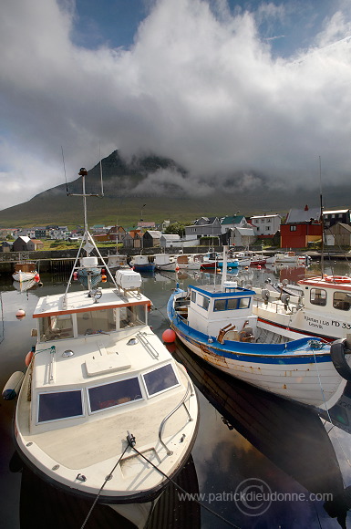Leirvik harbour, Eysturoy, Faroe islands - Port de Leirvik, iles Feroe - FER157