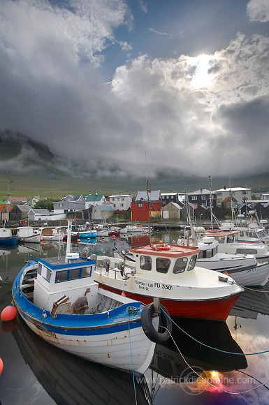 Leirvik harbour, Eysturoy, Faroe islands - Port de Leirvik, iles Feroe - FER158