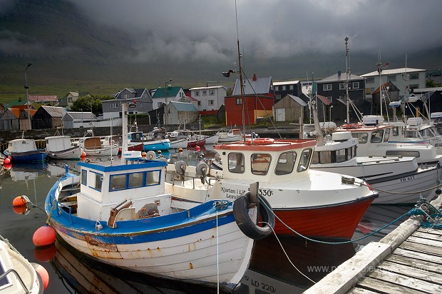 Leirvik harbour, Eysturoy, Faroe islands - Port de Leirvik, iles Feroe - FER159