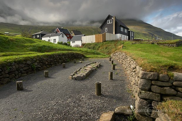 Viking site, Leirvik, Eysturoy, Faroe islands - Maison viking, iles Feroe - FER164