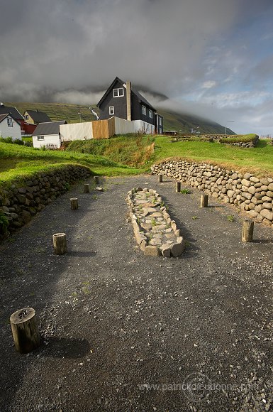 Viking site, Leirvik, Eysturoy, Faroe islands - Maison viking, iles Feroe - FER165