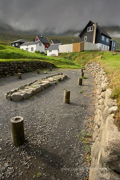 Viking site, Leirvik, Eysturoy, Faroe islands - Maison viking, iles Feroe - FER167