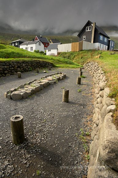Viking site, Leirvik, Eysturoy, Faroe islands - Maison viking, iles Feroe - FER167