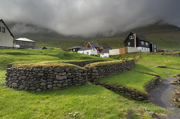 Viking site, Leirvik, Eysturoy, Faroe islands - Maison viking, iles Feroe - FER169