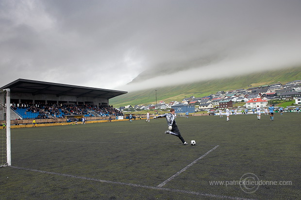 Football, Eysturoy, Faroe islands - Football, iles Feroe - FER175