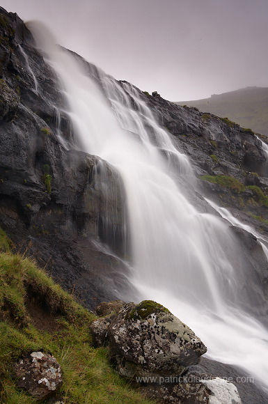 Laksa waterfall, Eysturoy, Faroe islands - Cascade, Eysturoy, iles Feroe - FER244