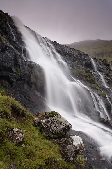 Laksa waterfall, Eysturoy, Faroe islands - Cascade, Eysturoy, iles Feroe - FER245