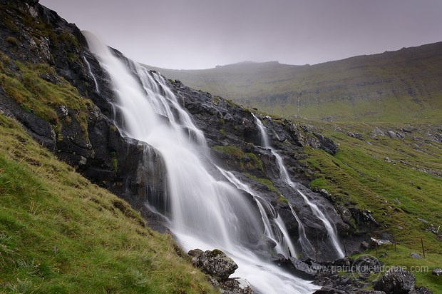 Laksa waterfall, Eysturoy, Faroe islands - Cascade, Eysturoy, iles Feroe - FER247