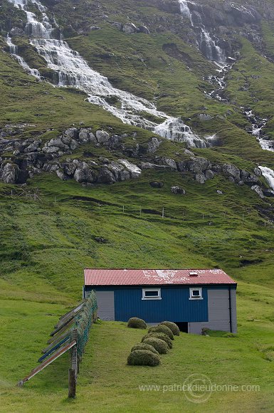 Hellur, Eysturoy, Faroe islands - Hellur, Eysturoy, iles Feroe - FER256