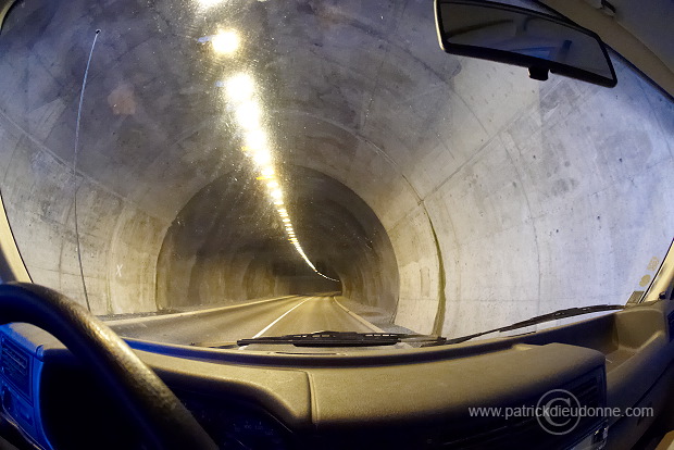 Undersea tunnel, Faroe islands - Tunnel, Iles Feroe - FER511