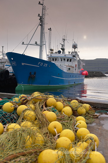 Toftir harbour, Faroe islands - Port de Toftir, iles Feroe - FER714