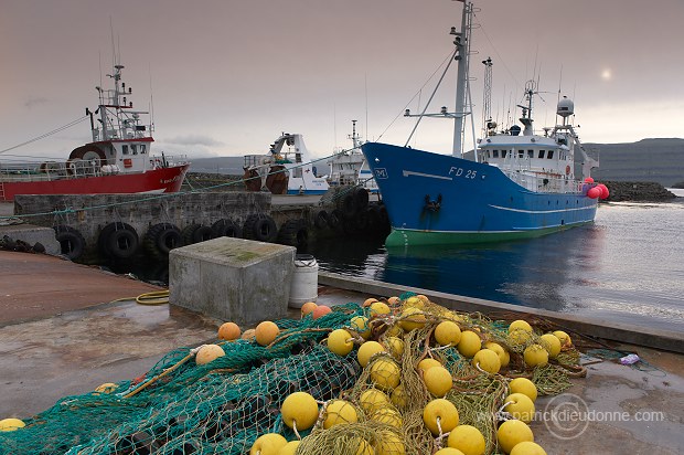 Toftir harbour, Faroe islands - Port de Toftir, iles Feroe - FER715