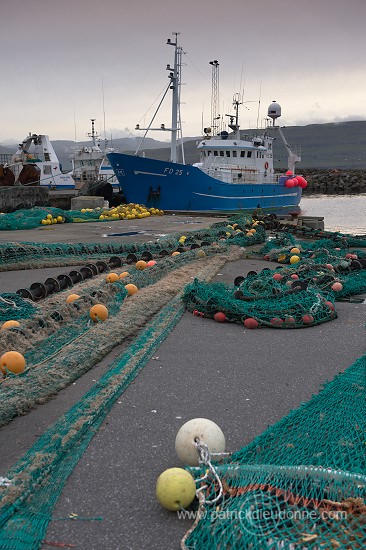 Toftir harbour, Faroe islands - Port de Toftir, iles Feroe - FER717