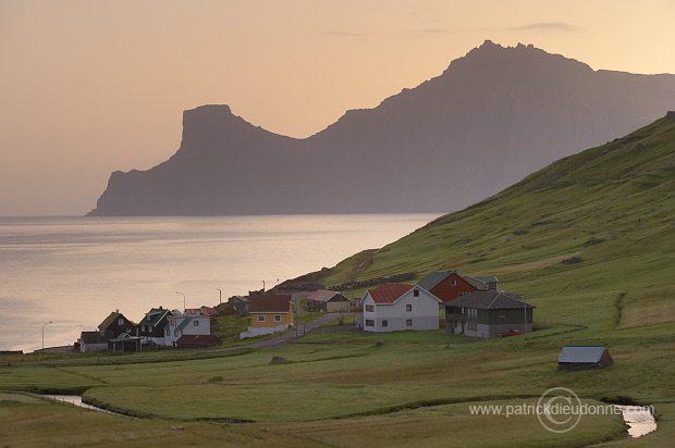Elduvik and Kalsoy, Faroe islands - Elduvik et Kalsoy, iles Feroe - FER724