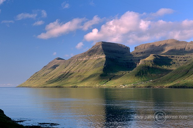 Kunoy, Faroe islands - Kunoy, iles Feroe - FER952