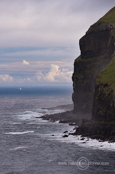 Cliffs near Dalur, Sandoy, Faroe islands - falaises, iles Feroe - FER326