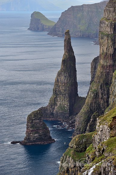 Oknadalsdrangur, Sandoy, Faroe islands - Oknadalsdrangur, iles Feroe - FER347