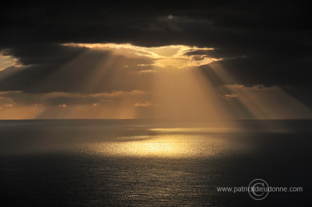 Sunrays, Sandoy, Faroe islands - Soleil, iles Feroe - FER361