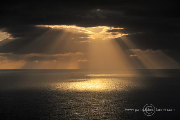 Sunrays, Sandoy, Faroe islands - Soleil, iles Feroe - FER361