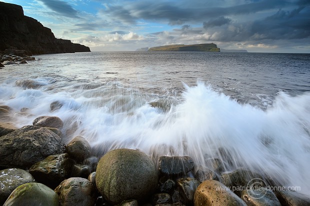 Grotvik Bay, Sandoy, Faroe islands - Baie de Grotvik, iles Feroe - FER372